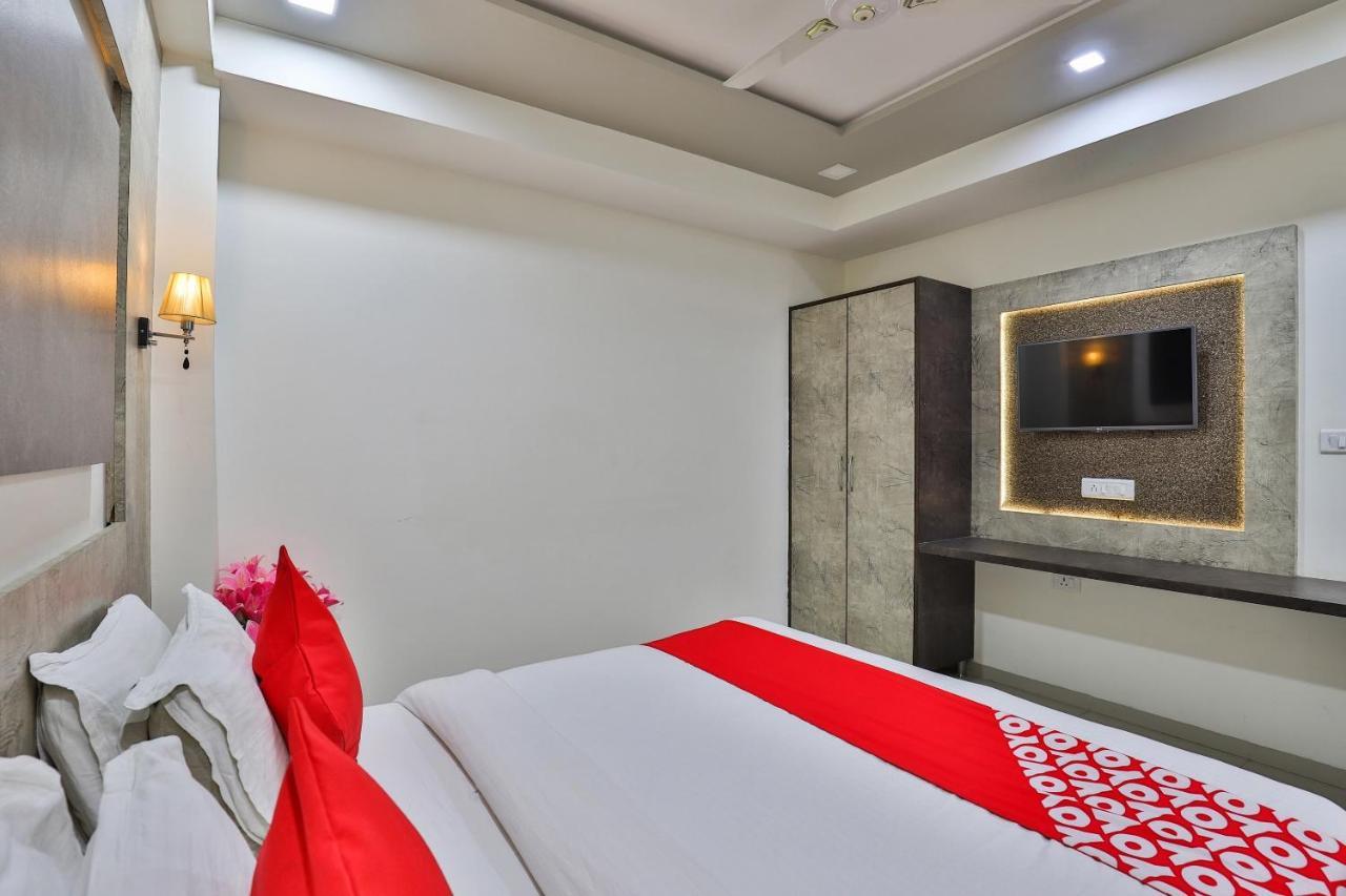 Collection O 7557 Hotel Shiv Kunj Exotica Naroda Ngoại thất bức ảnh
