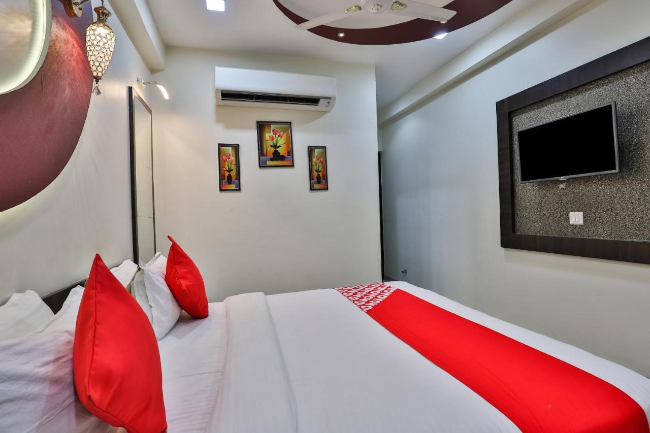 Collection O 7557 Hotel Shiv Kunj Exotica Naroda Ngoại thất bức ảnh