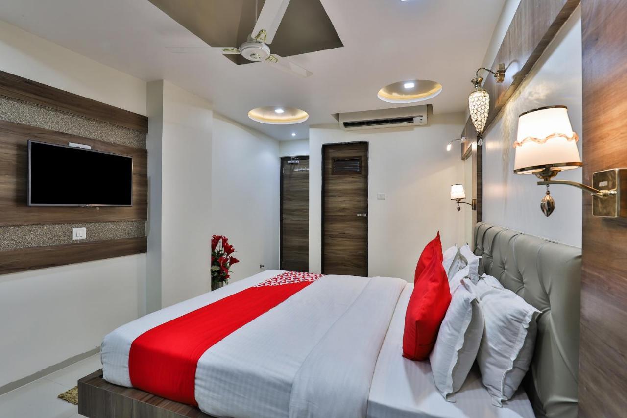 Collection O 7557 Hotel Shiv Kunj Exotica Naroda Ngoại thất bức ảnh