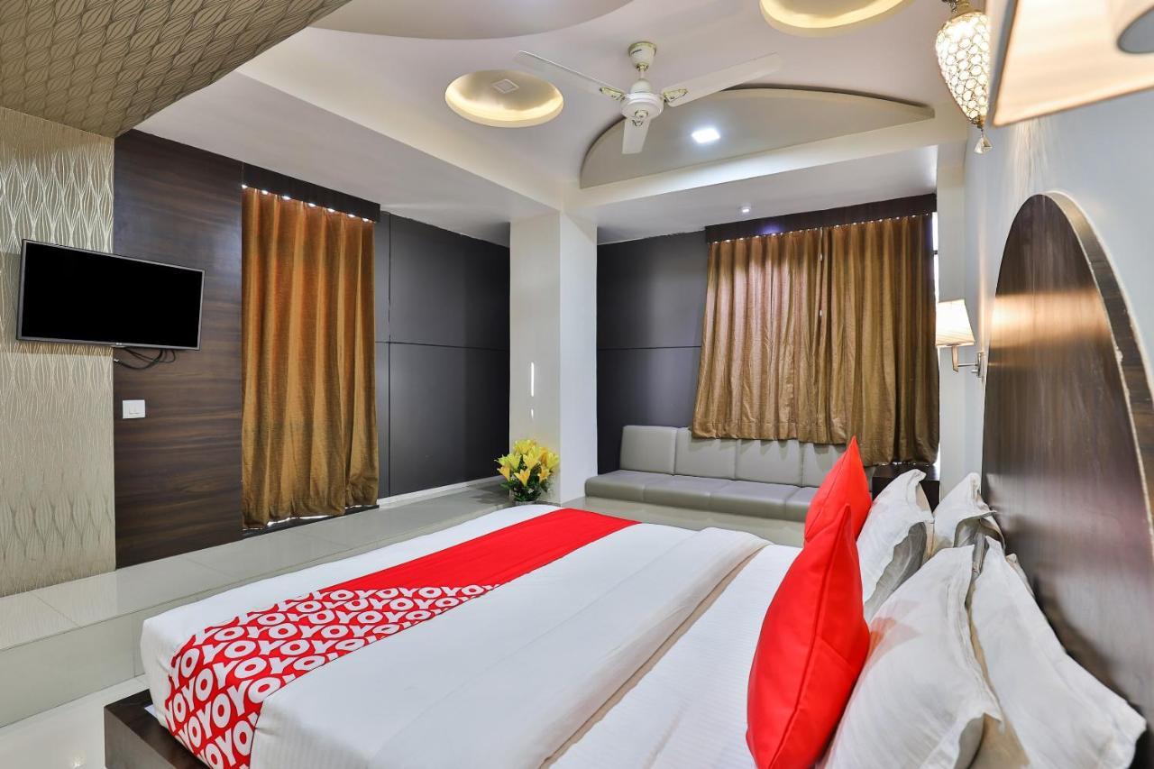 Collection O 7557 Hotel Shiv Kunj Exotica Naroda Ngoại thất bức ảnh