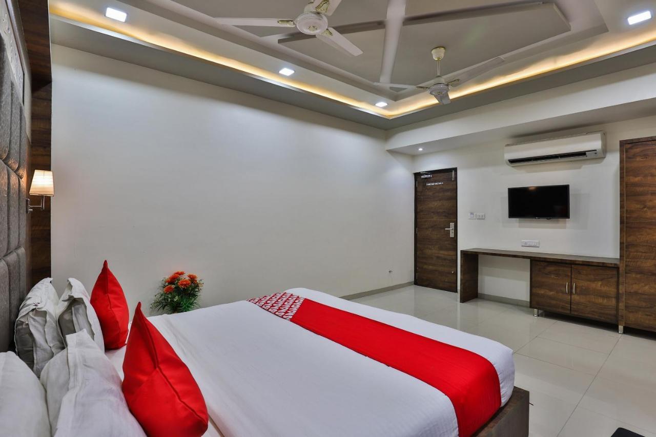 Collection O 7557 Hotel Shiv Kunj Exotica Naroda Ngoại thất bức ảnh