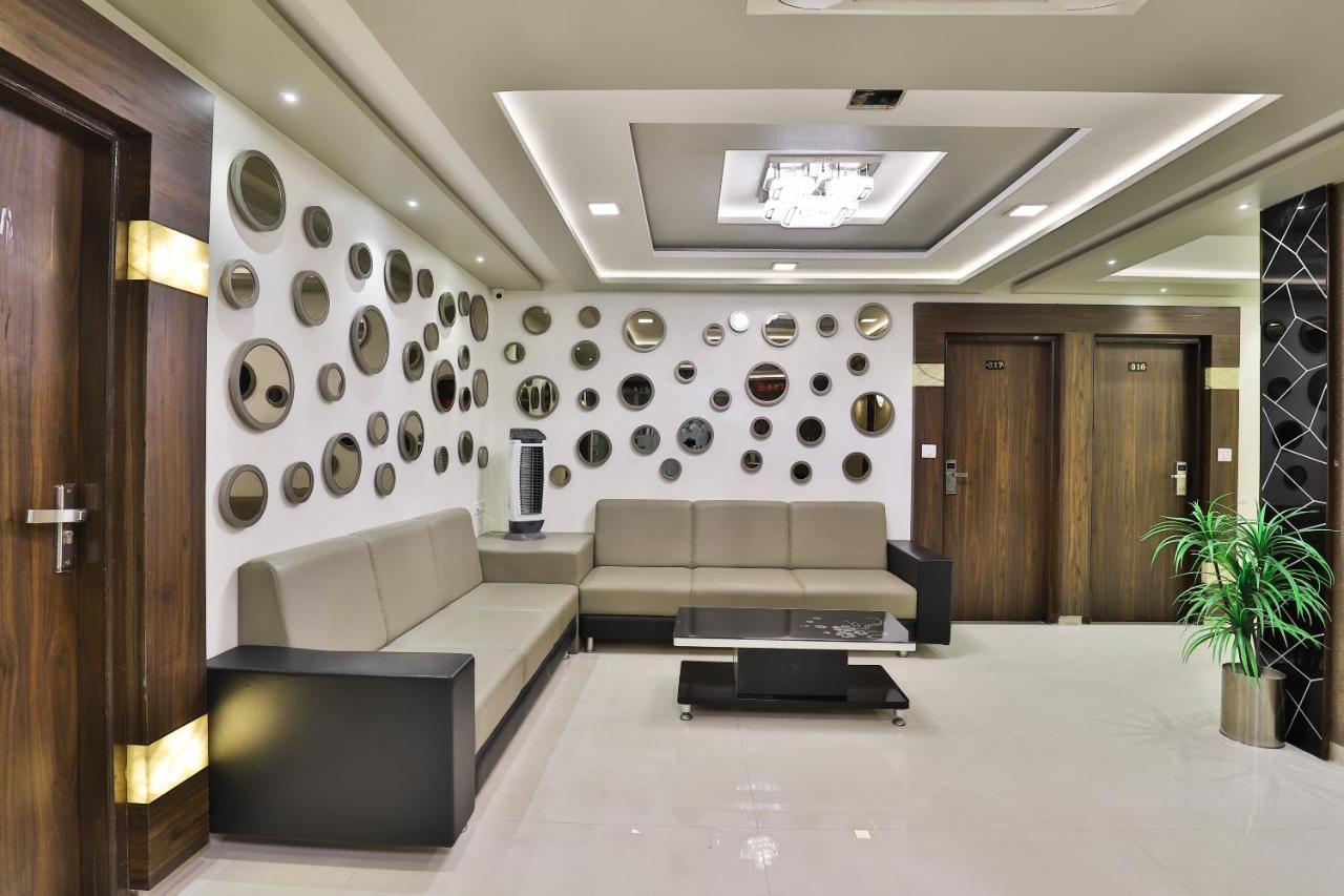 Collection O 7557 Hotel Shiv Kunj Exotica Naroda Ngoại thất bức ảnh