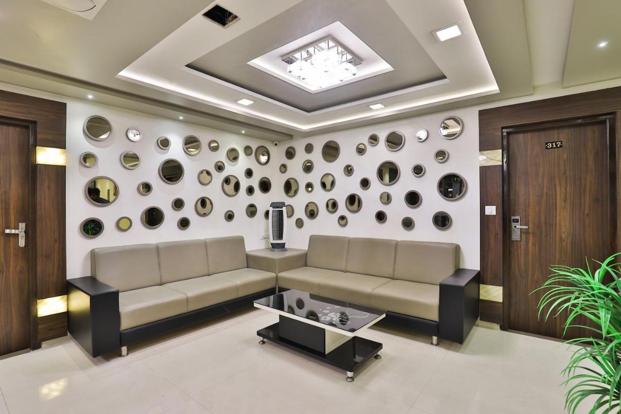 Collection O 7557 Hotel Shiv Kunj Exotica Naroda Ngoại thất bức ảnh