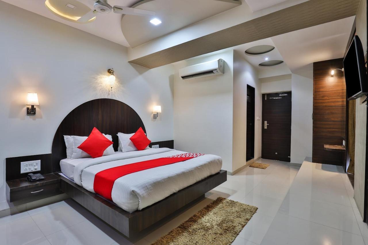 Collection O 7557 Hotel Shiv Kunj Exotica Naroda Ngoại thất bức ảnh
